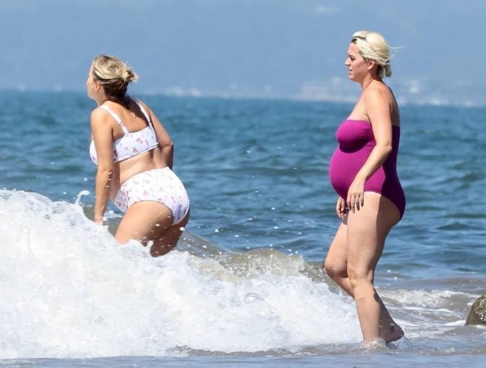 12P Katy Perry &amp; friend, pregnant in swimsuits.