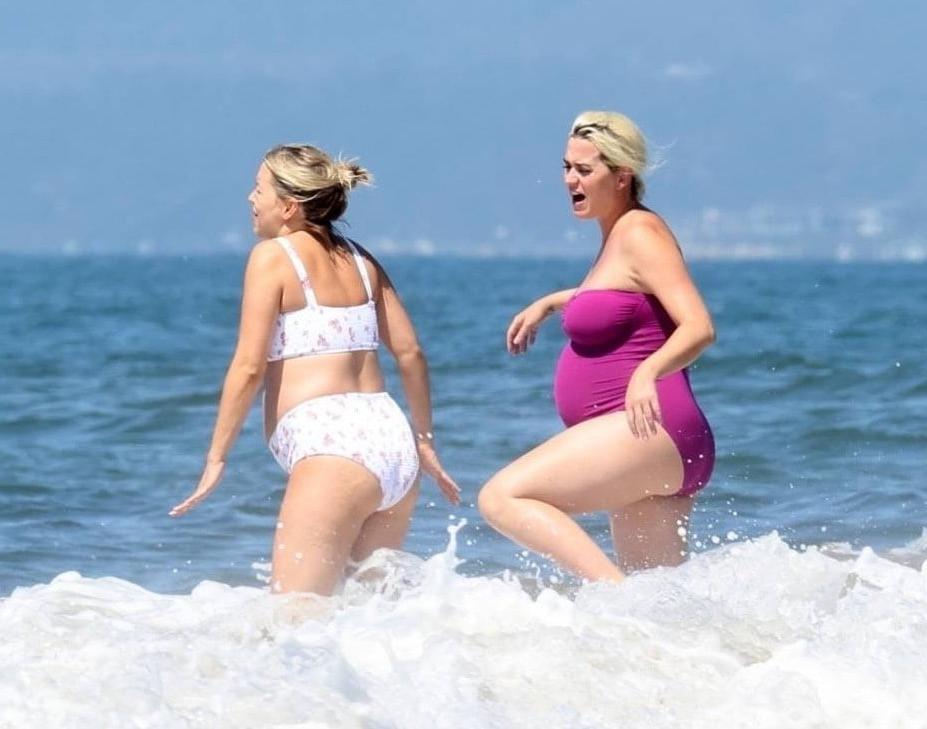 12P Katy Perry &amp; friend, pregnant in swimsuits.