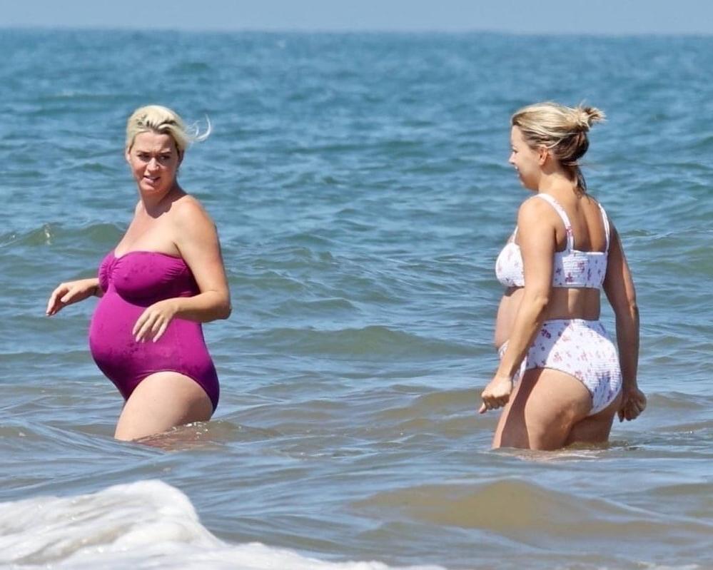 12P Katy Perry &amp; friend, pregnant in swimsuits.