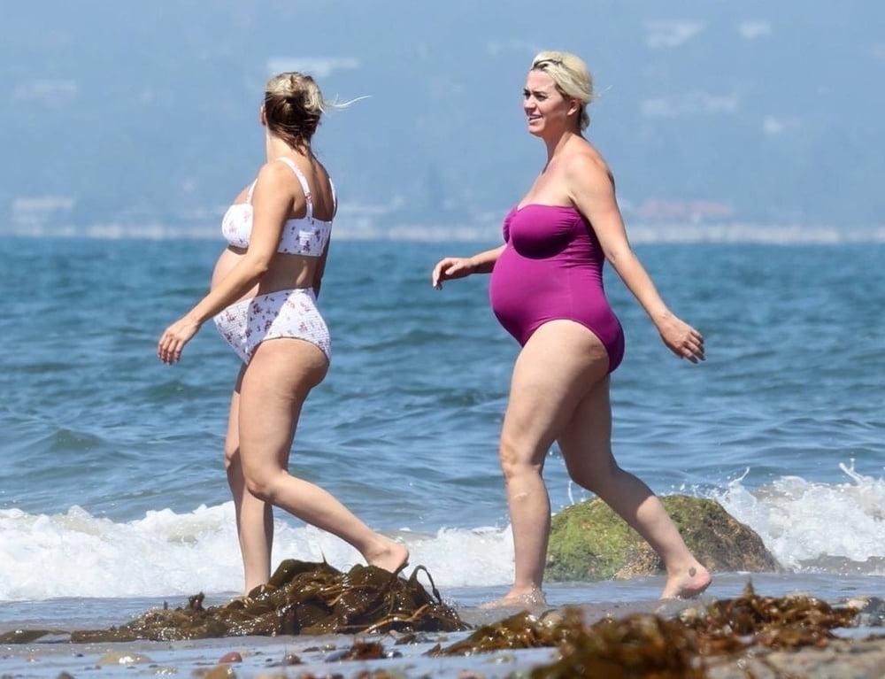 12P Katy Perry &amp; friend, pregnant in swimsuits.