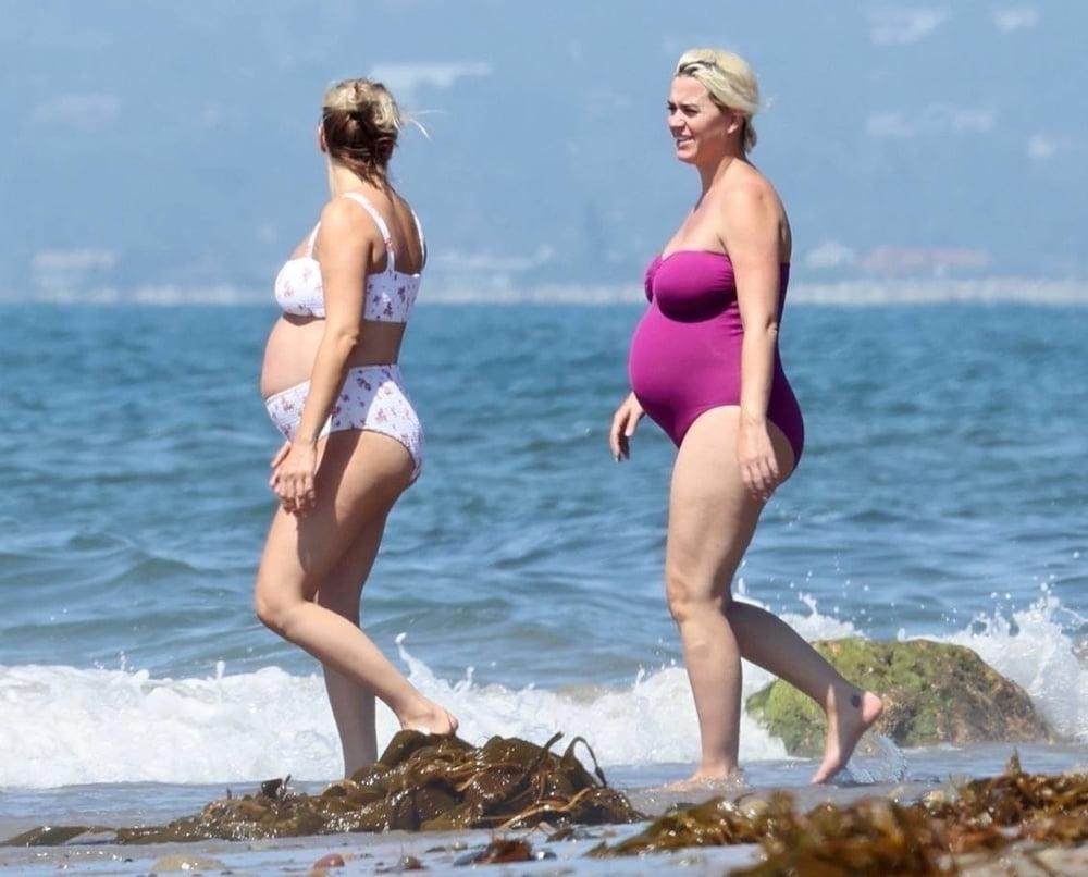 12P Katy Perry &amp; friend, pregnant in swimsuits.