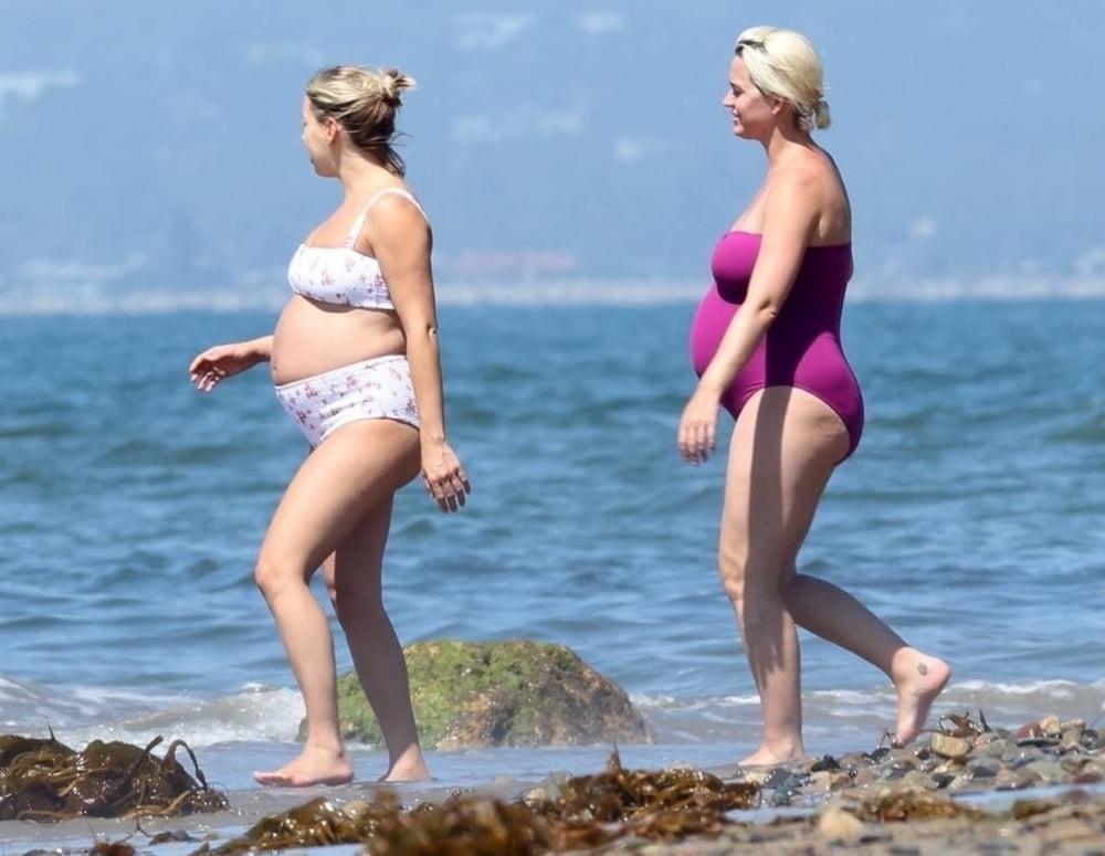 12P Katy Perry &amp; friend, pregnant in swimsuits.