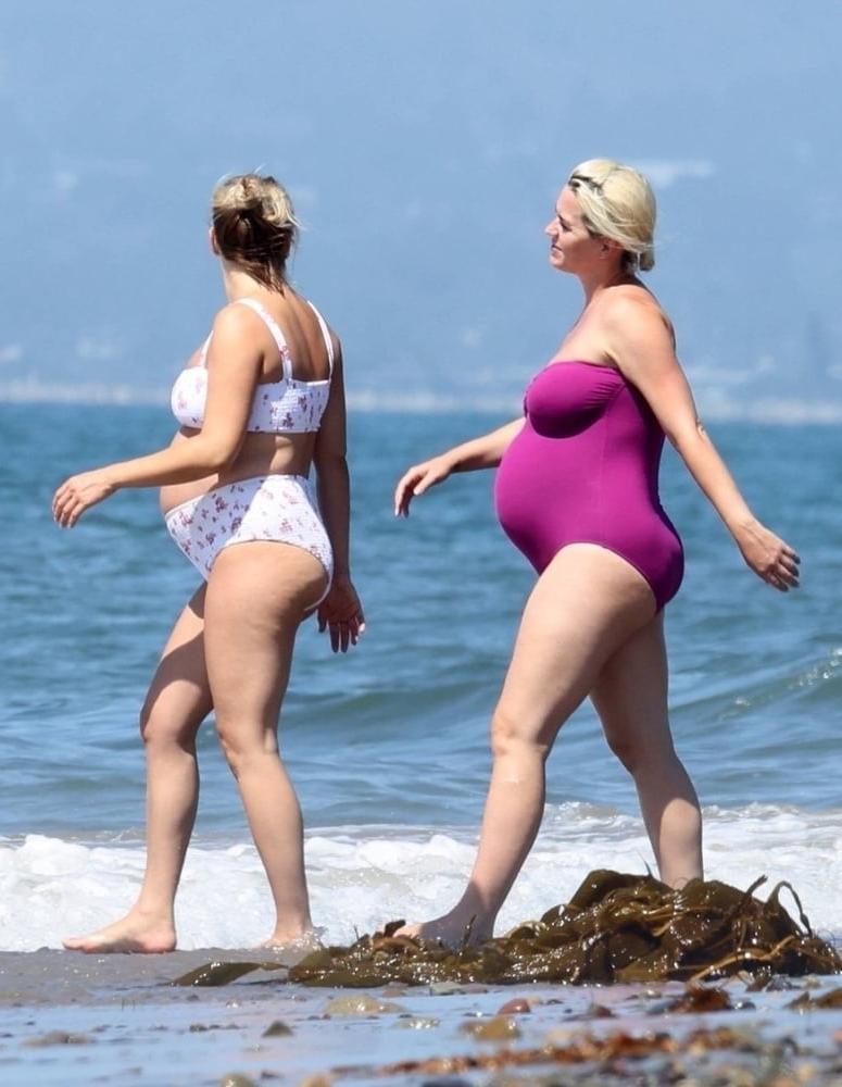 12P Katy Perry &amp; friend, pregnant in swimsuits.