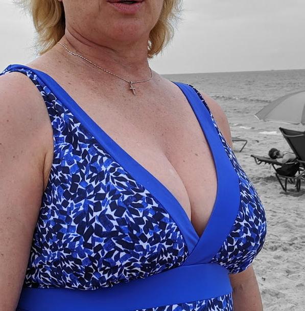 25P fullheavy ,A Lovely Busty LADY !!!