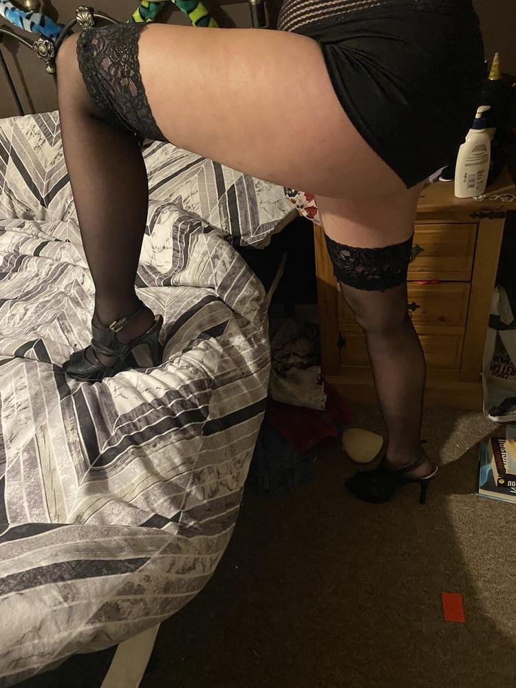 6P Liz in holdups and heels
