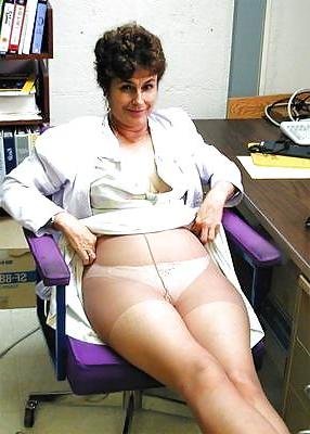 25P Moms in pantyhose