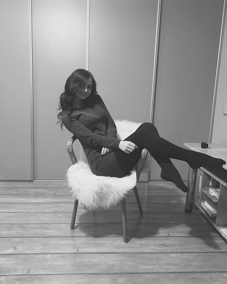 25P sexy females in tights pantyhose nylons 76