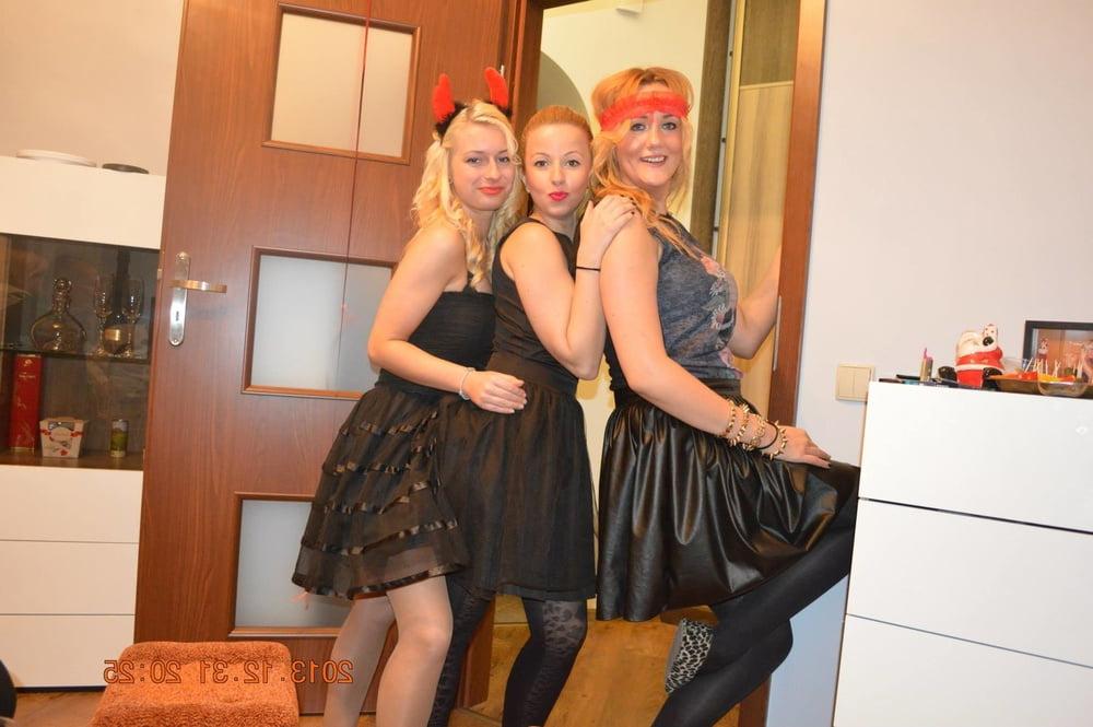 25P sexy females in tights pantyhose nylons 77