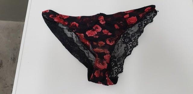 25P My sis dirty and used slips panties strings - Schwester slip