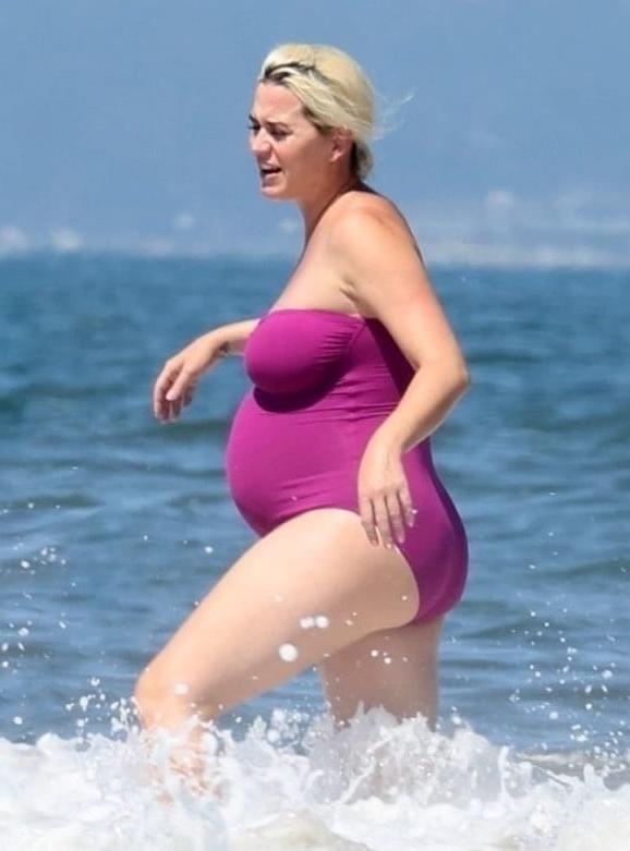 19P Katy Perry pregnant in a purple swimsuit