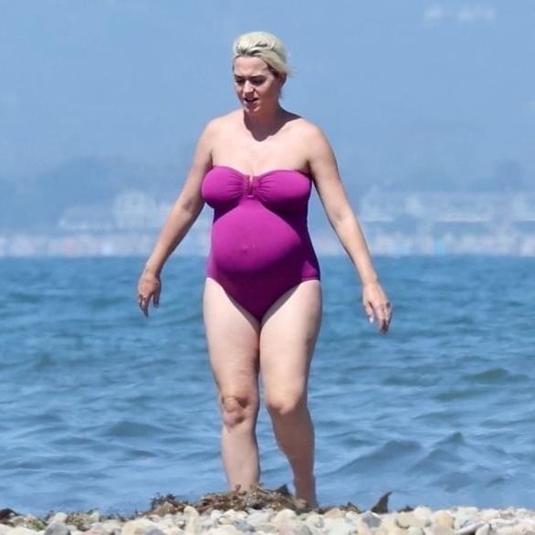 19P Katy Perry pregnant in a purple swimsuit