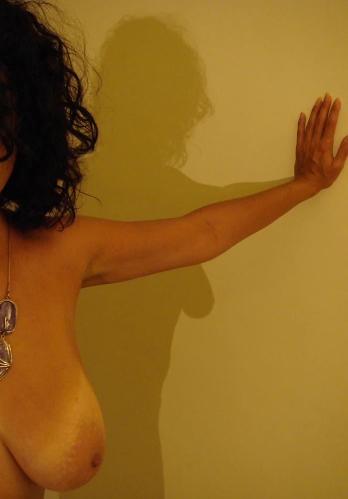 25P Beautiful Busty Dark Haired Milf