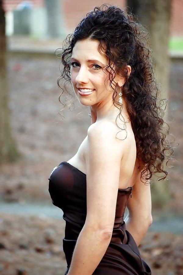25P busty amanda 2 top huge