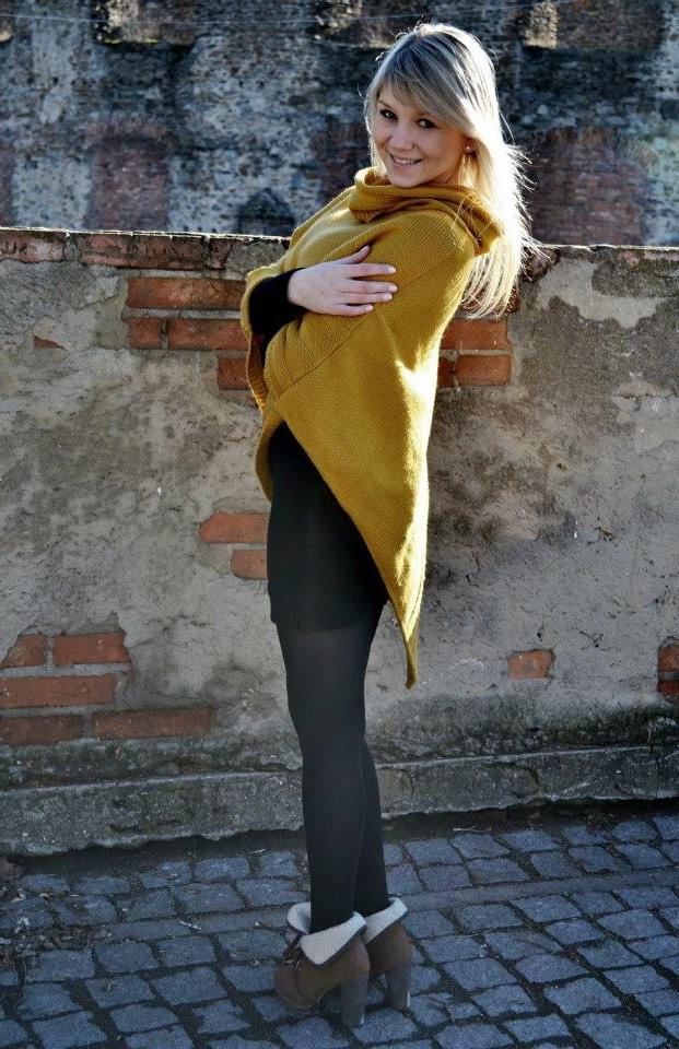 25P sexy females in tights pantyhose nylons 73