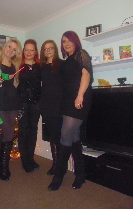 25P sexy females in tights pantyhose nylons 75