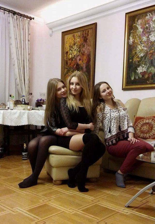 25P sexy females in tights pantyhose nylons 75