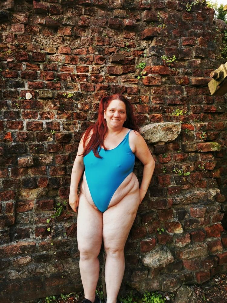 5P enjoying the good weather in a swimsuit