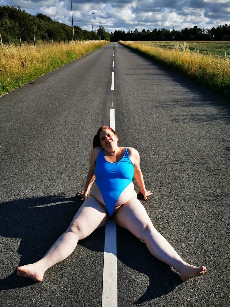 5P enjoying the good weather in a swimsuit