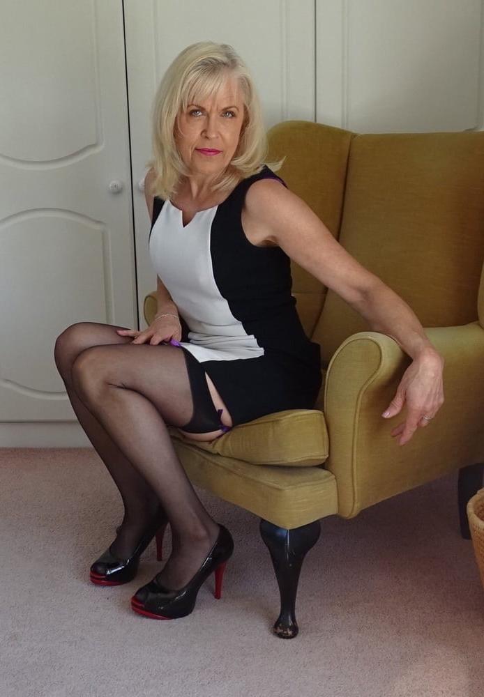 25P Mommy makes my little dick hard when she wears stockings