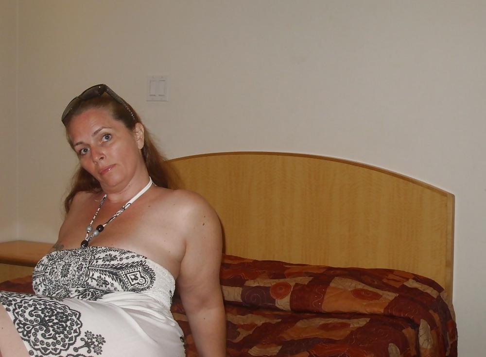 23P Thick&Busty Mom