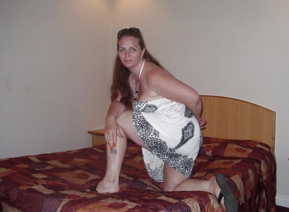 23P Thick&Busty Mom