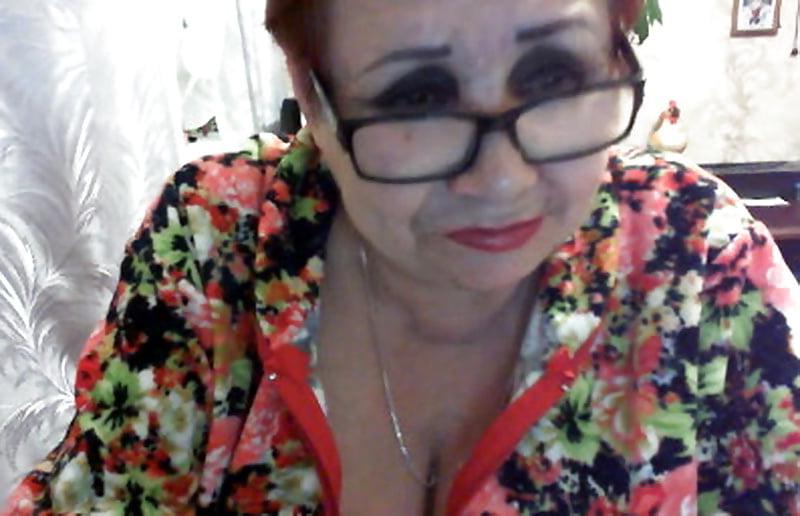 5P Granny with big tits and dirty panties