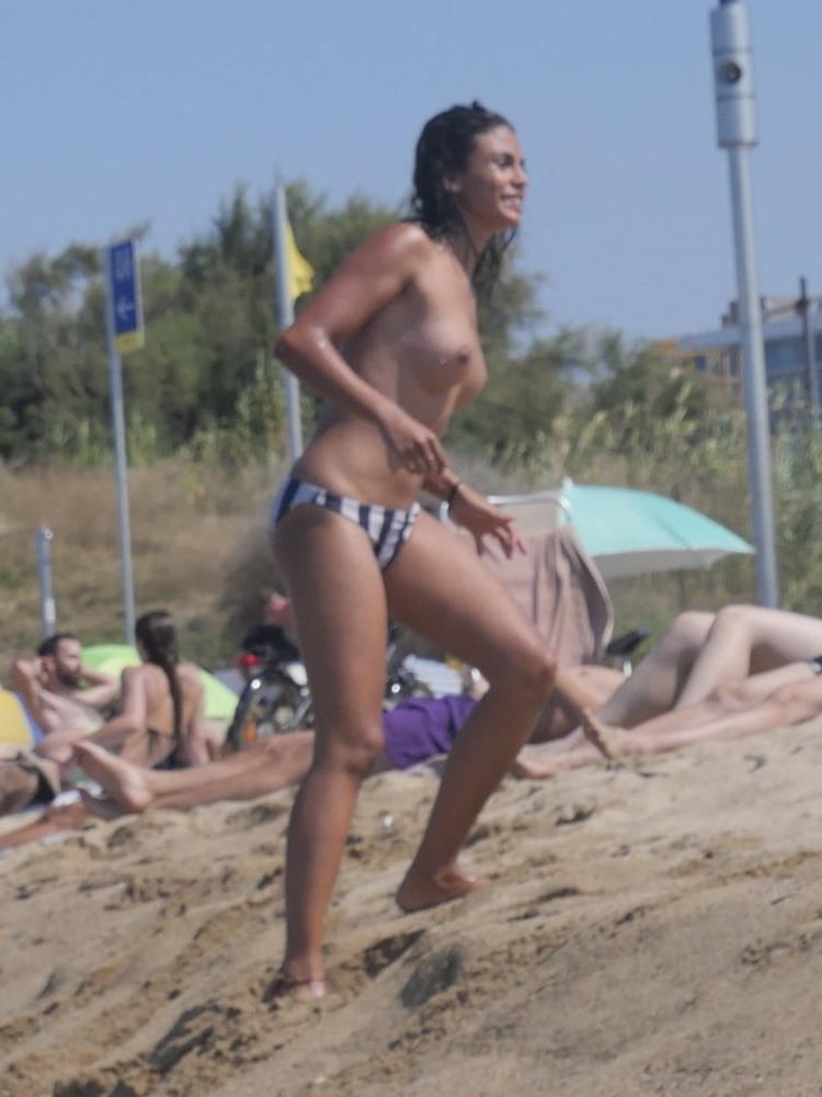 18P Busty topless beach 16