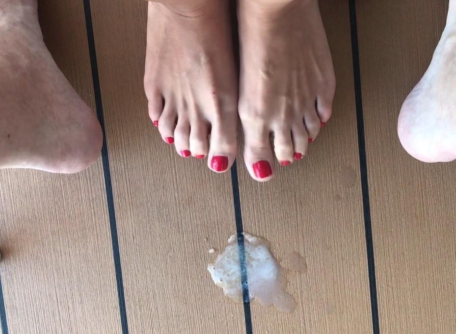 8P Footjob Fun