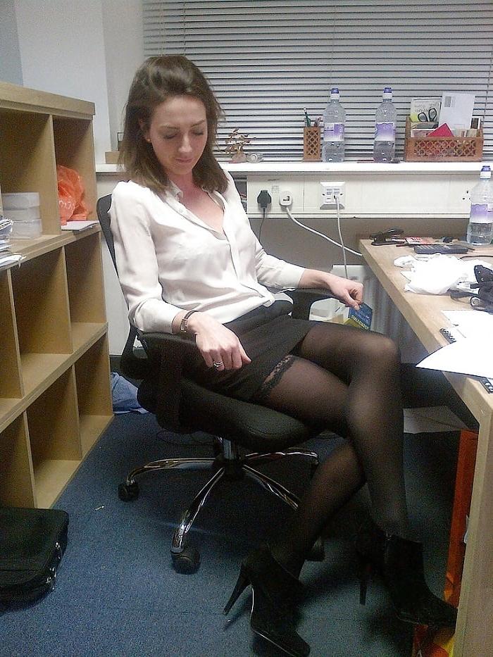 16P Real Russian office: legs, pantyhose, heels