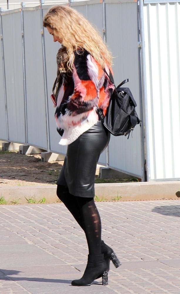 25P Street Pantyhose - French Sluts in PH and Leather Skirts