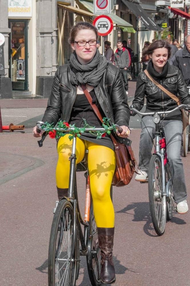 25P Street Pantyhose - Pantyhosed Cunts on Bikes Part 1