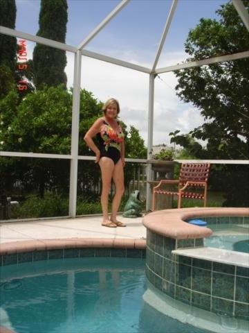 25P Mature Women in One Piece Swimsuits (set 2)
