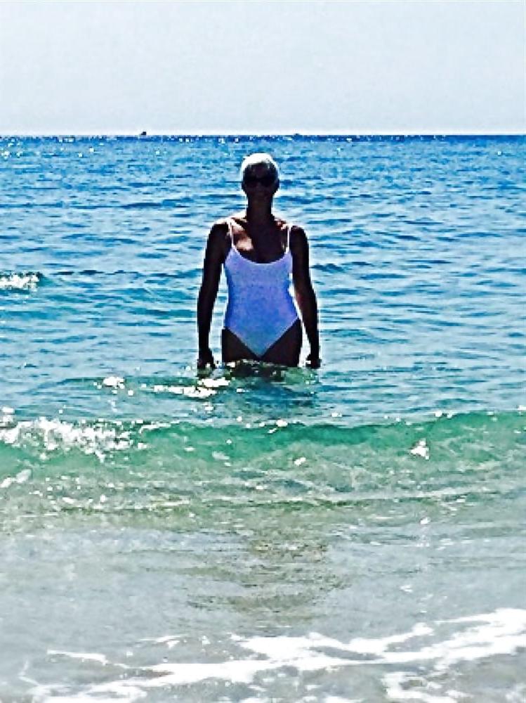 25P Mature Women in One Piece Swimsuits (set 2)