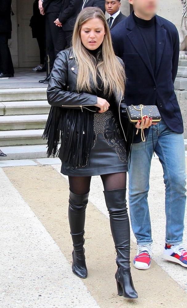 25P Street Pantyhose - French Sluts in PH and Leather Skirts
