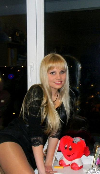 25P sexy females in tights pantyhose nylons 70