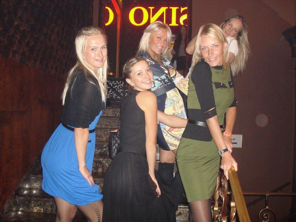 25P sexy females in tights pantyhose nylons 70