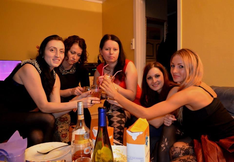 25P sexy females in tights pantyhose nylons 70
