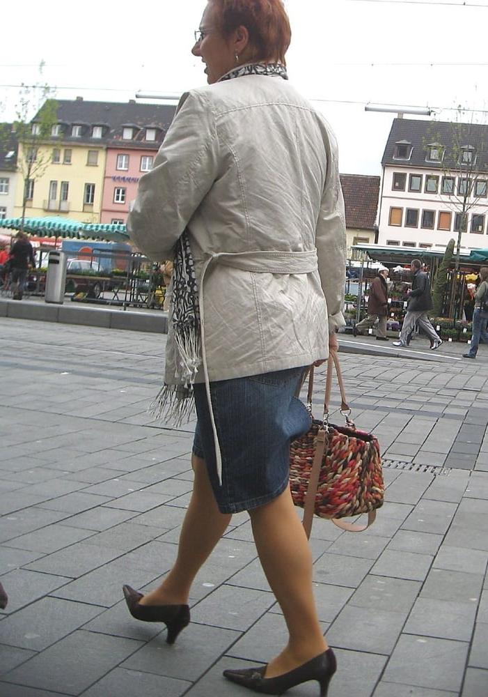 25P sexy street ladies in pantyhose
