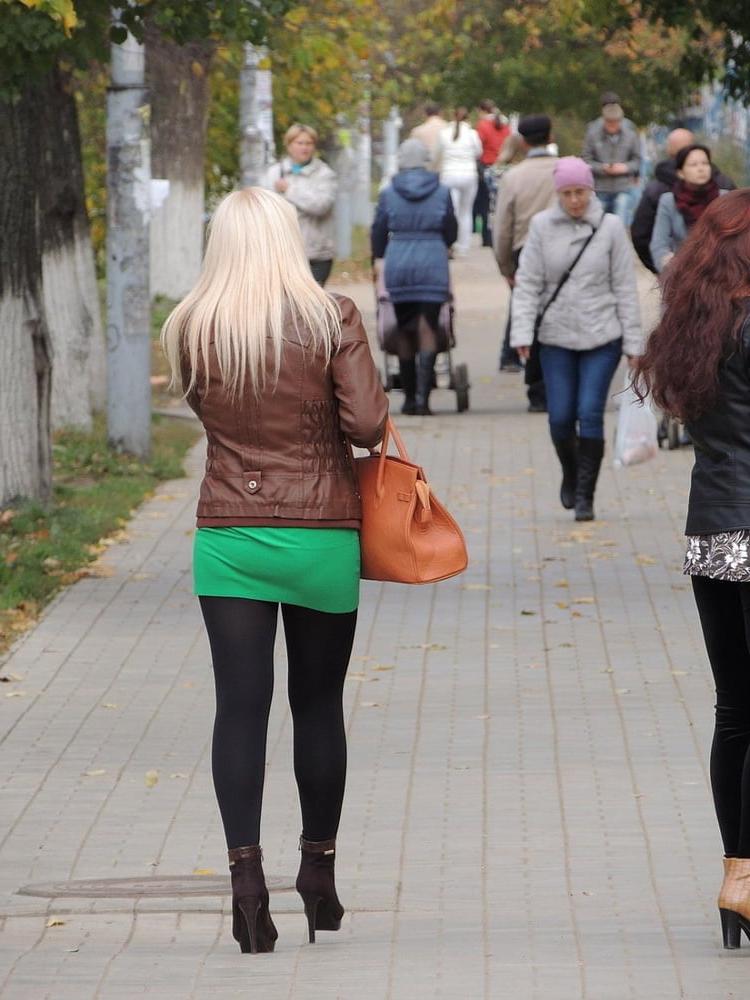 25P sexy street ladies in pantyhose