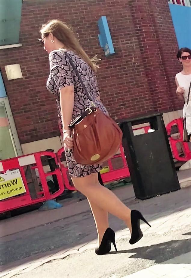 25P sexy street ladies in pantyhose