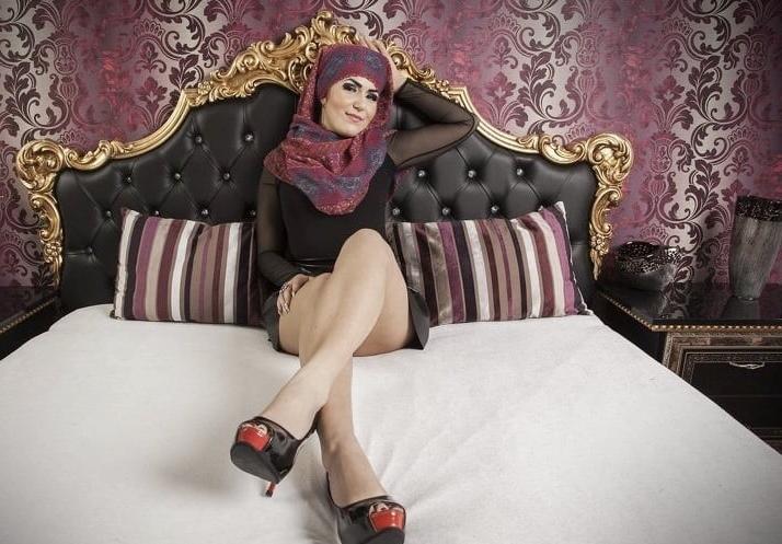 25P Hijab niqab heels nylons