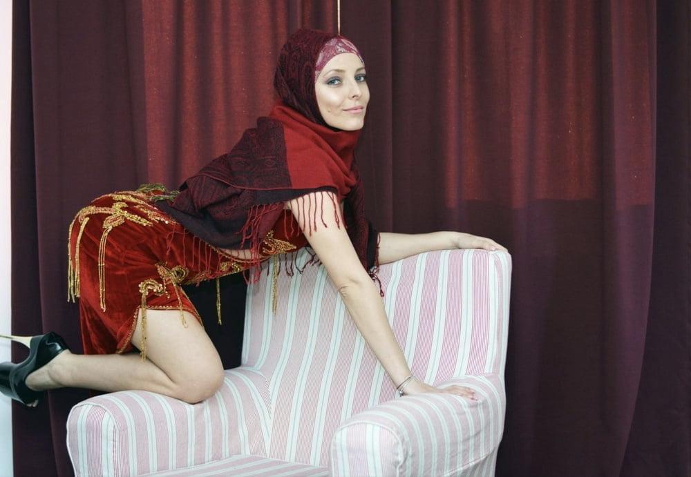 25P Hijab niqab heels nylons