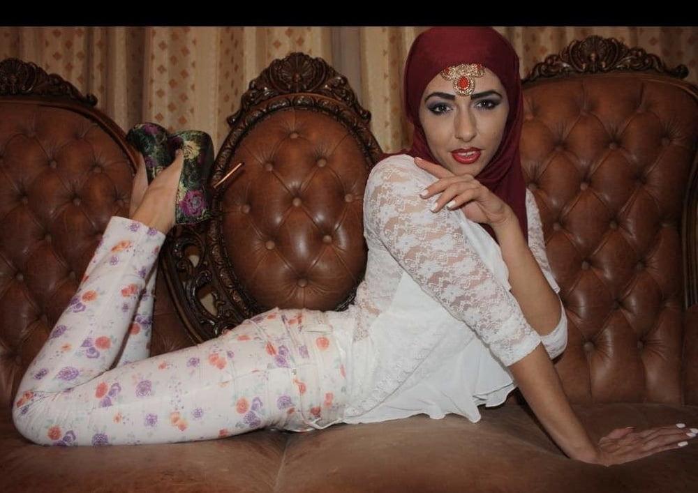 25P Hijab niqab heels nylons