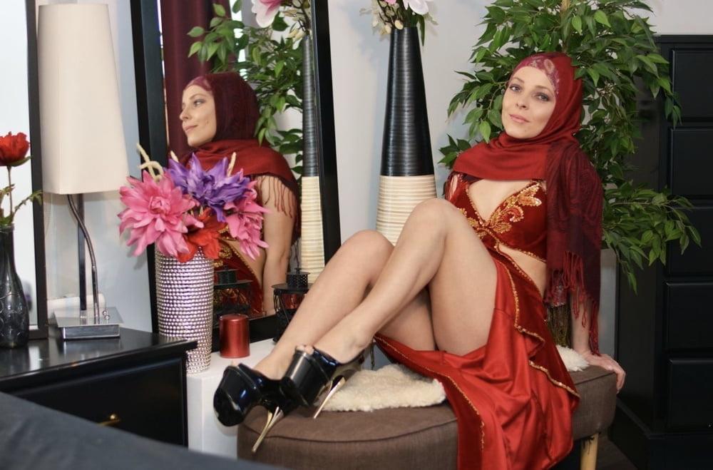 25P Hijab niqab heels nylons