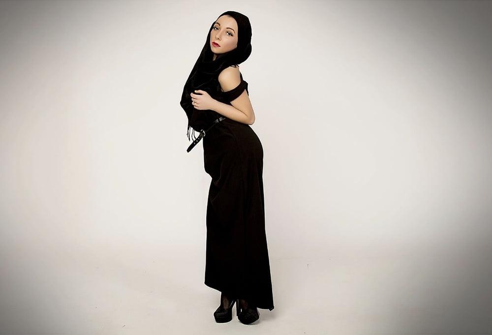 25P Hijab niqab heels nylons