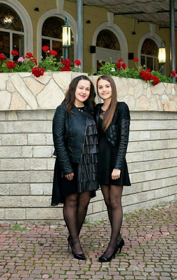 25P sexy females in tights pantyhose nylons 67