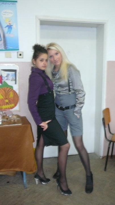 25P sexy females in tights pantyhose nylons 67
