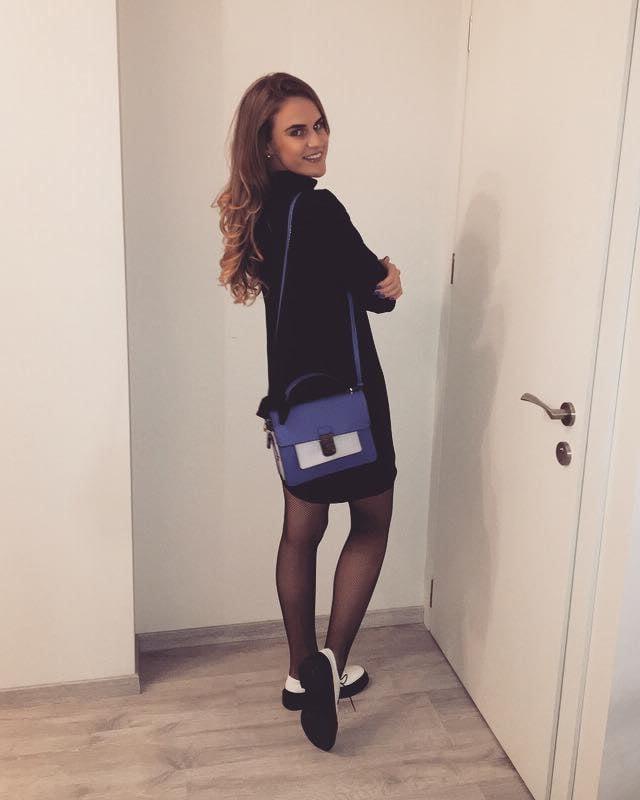 25P sexy females in tights pantyhose nylons 67