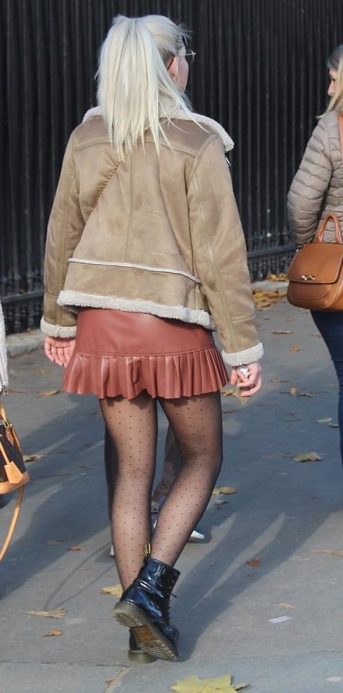 25P Street Pantyhose - French Sluts in PH and Leather Skirts