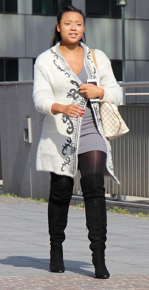 25P Street Pantyhose - Pantyhosed Asians in France